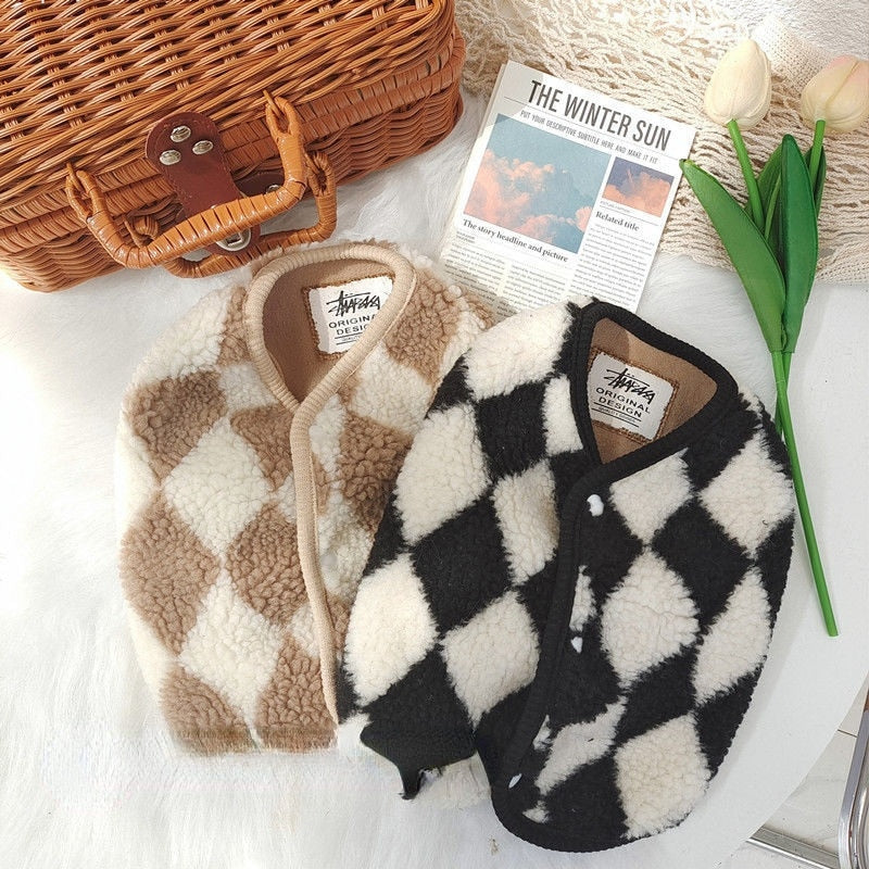 Roupas - Frio / Colete - Chess - para Cães e Gatos com botão código: 0043